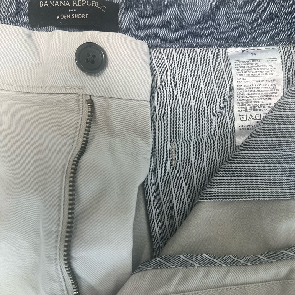 Banana Republic Light Gray Men's Shorts - Picture 3 of 3